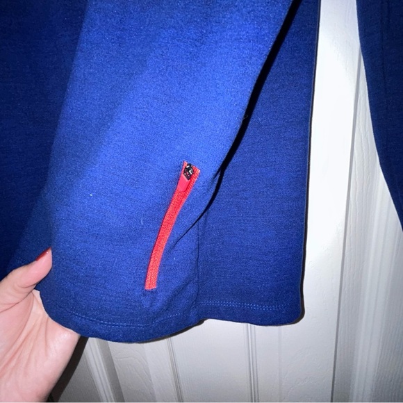 Avalanche Royal Blue Top with Red Accents men’s size Medium - Picture 4 of 5